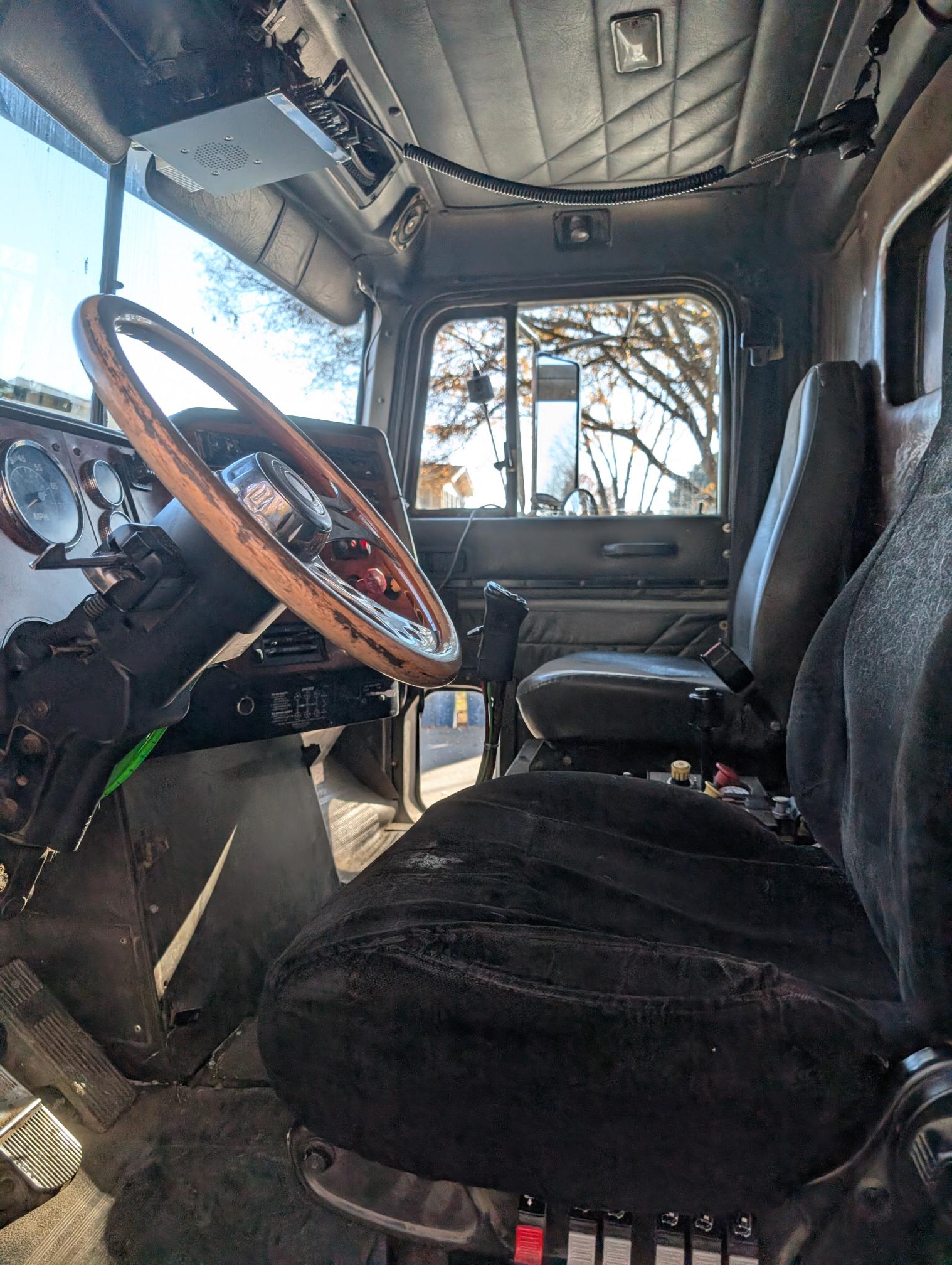 1996 INTERNATIONAL 9400 Tri Axle - Image 19