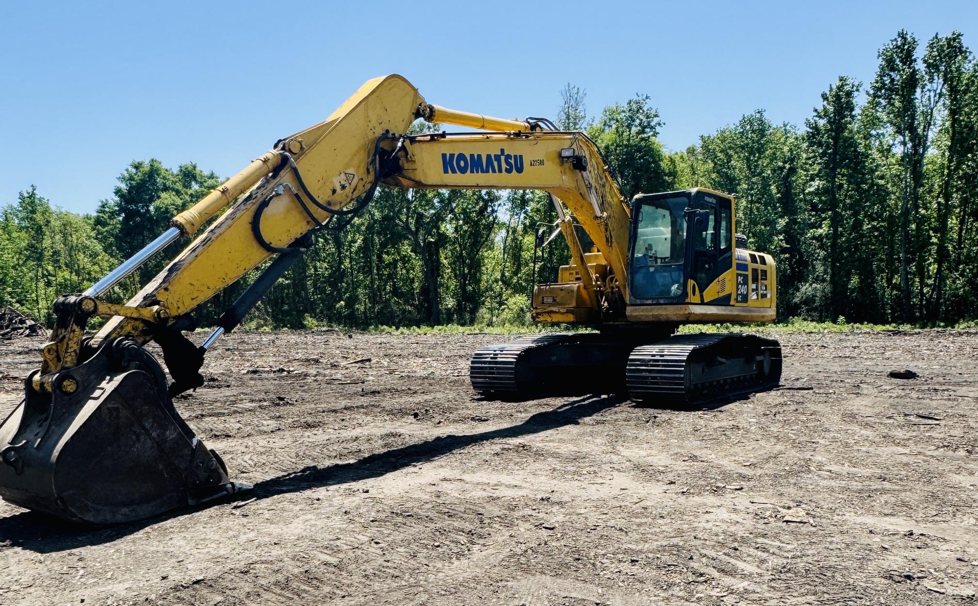 2022 KOMATSU PC240LC-11 - Image 6