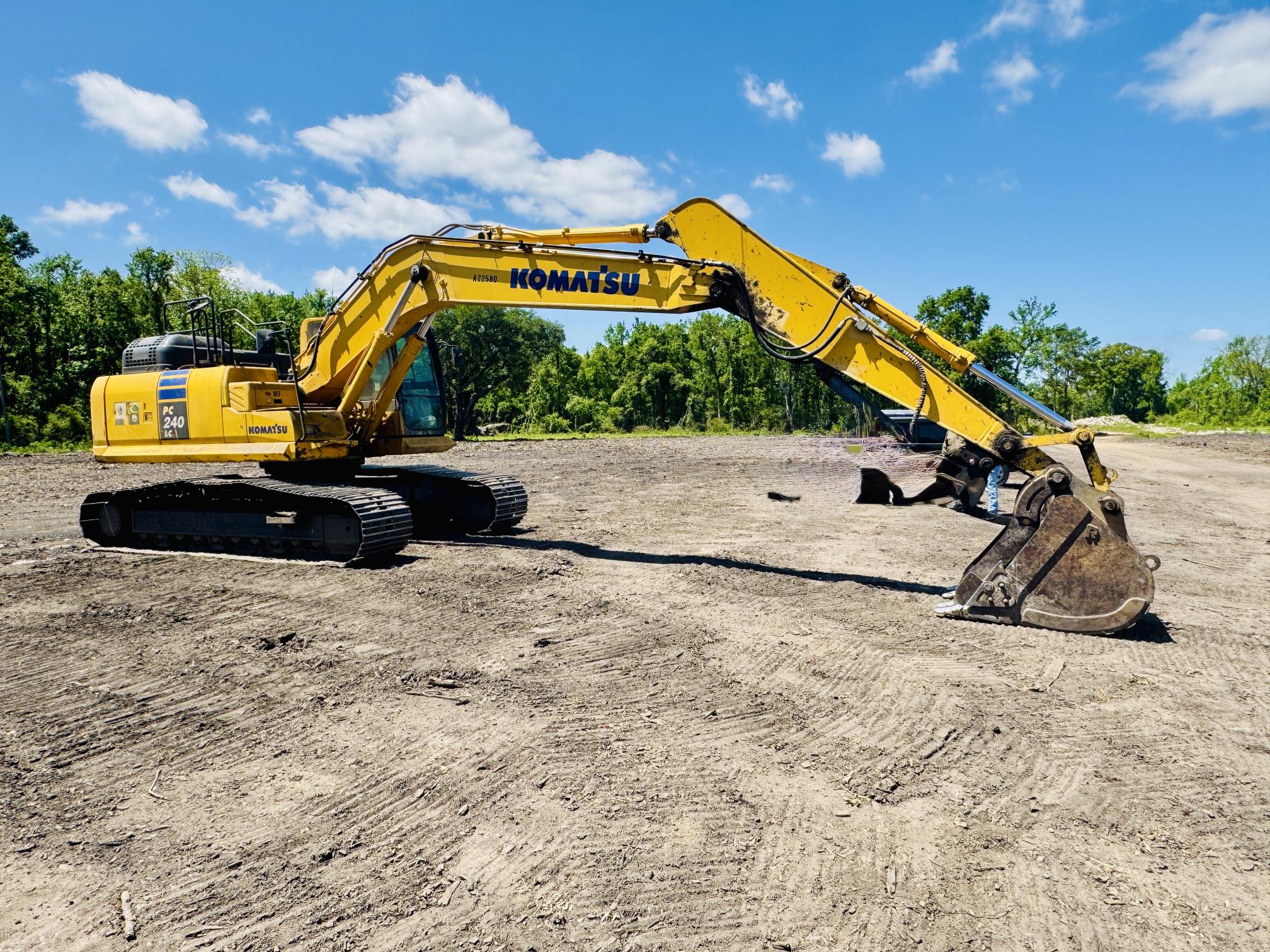 2022 KOMATSU PC240LC-11 - view 3 of 23