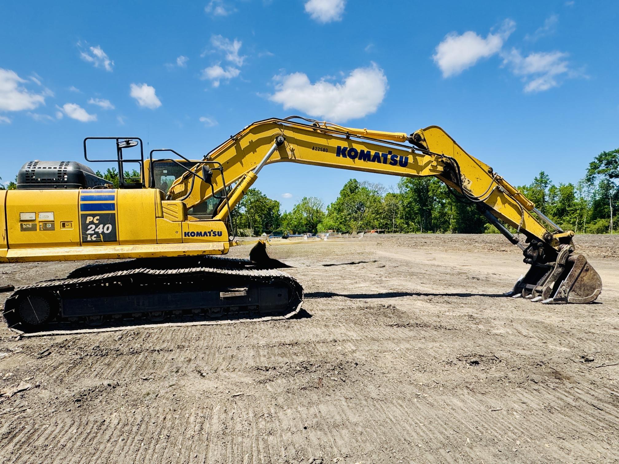 2022 KOMATSU PC240LC-11 - Image 9