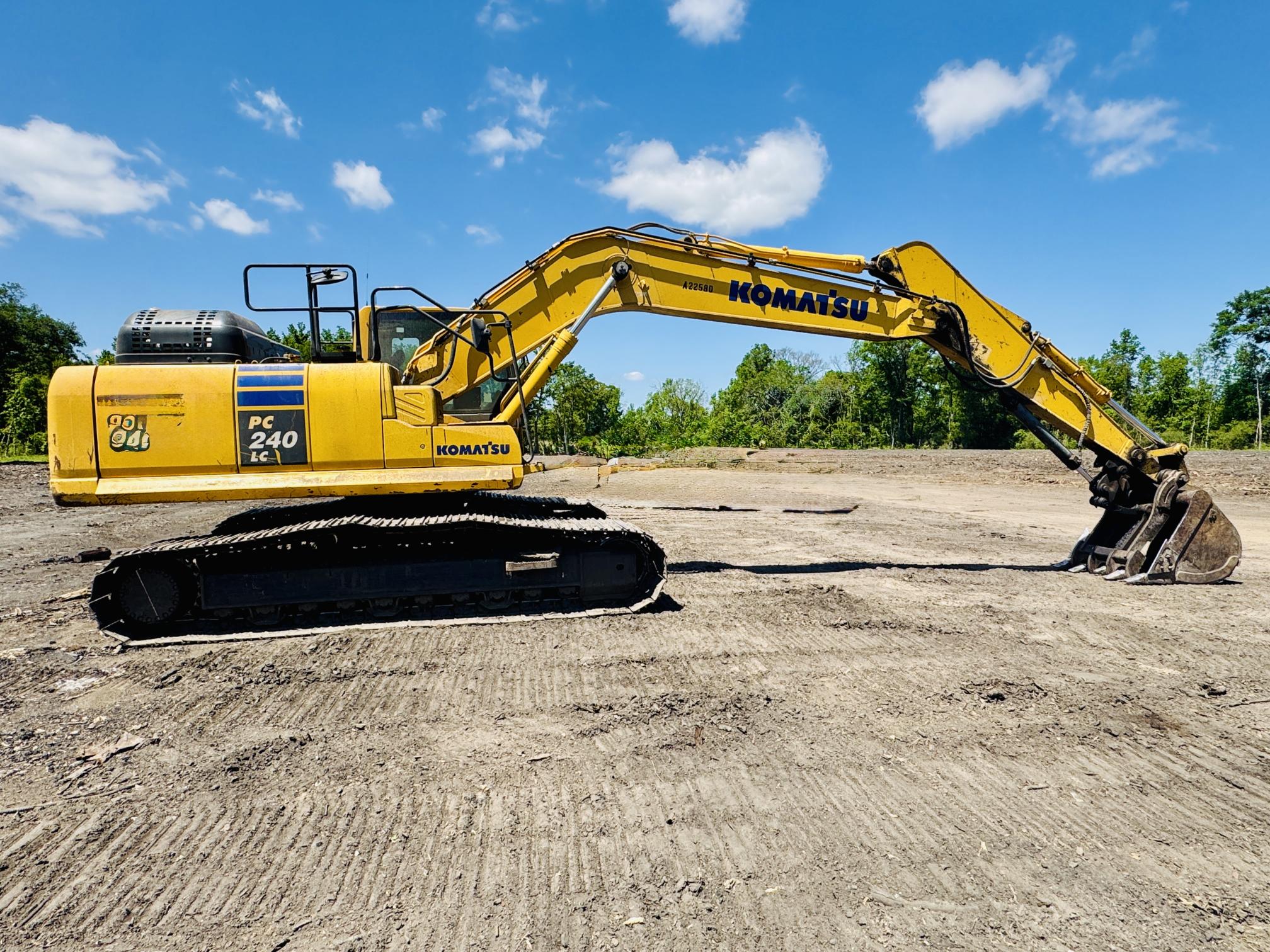 2022 KOMATSU PC240LC-11 - Image 10