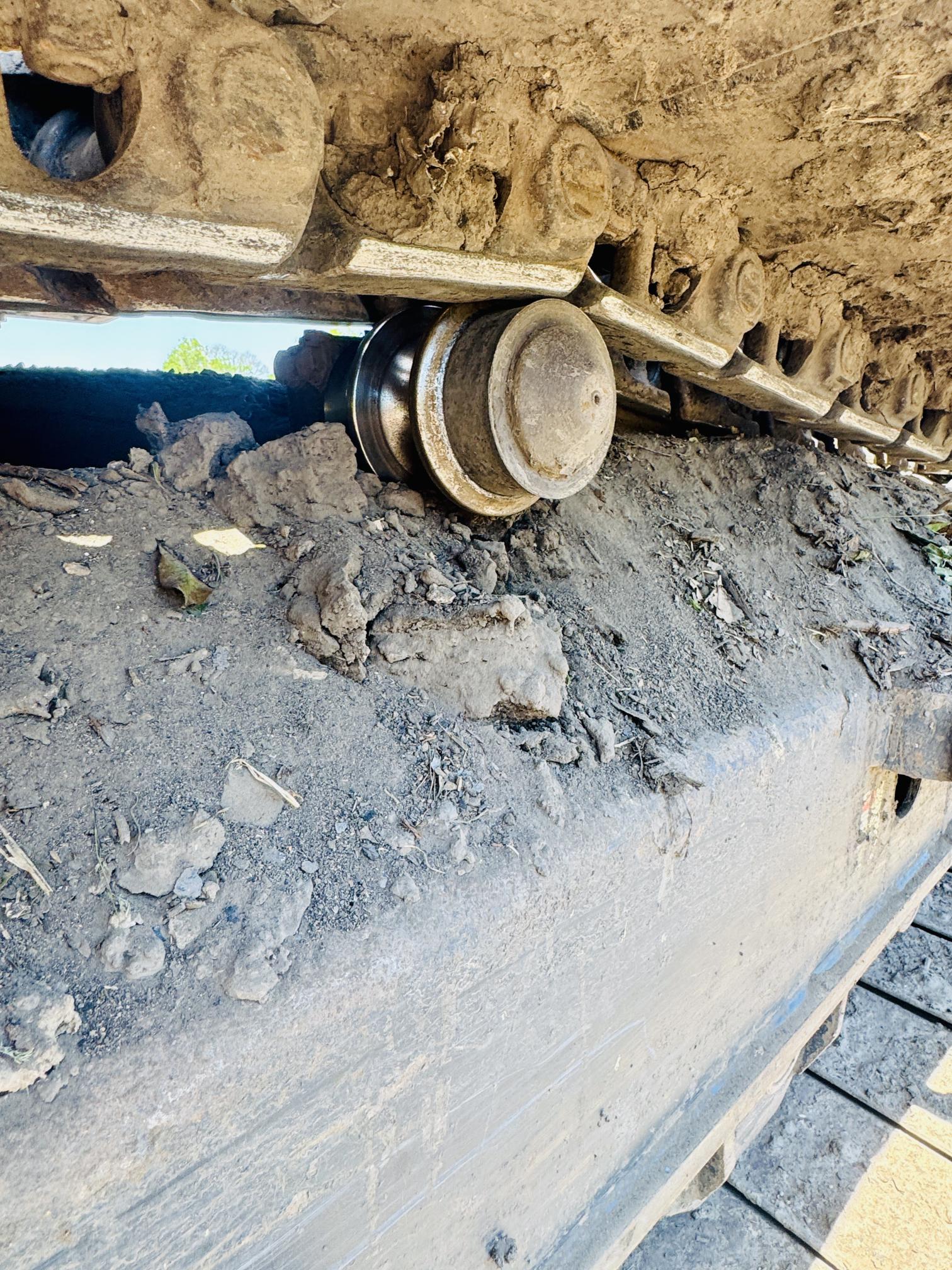 2022 KOMATSU PC240LC-11 - view 15 of 23