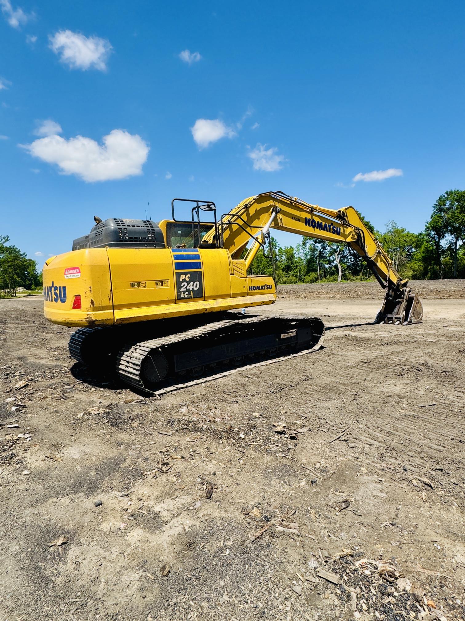 2022 KOMATSU PC240LC-11 - view 18 of 23
