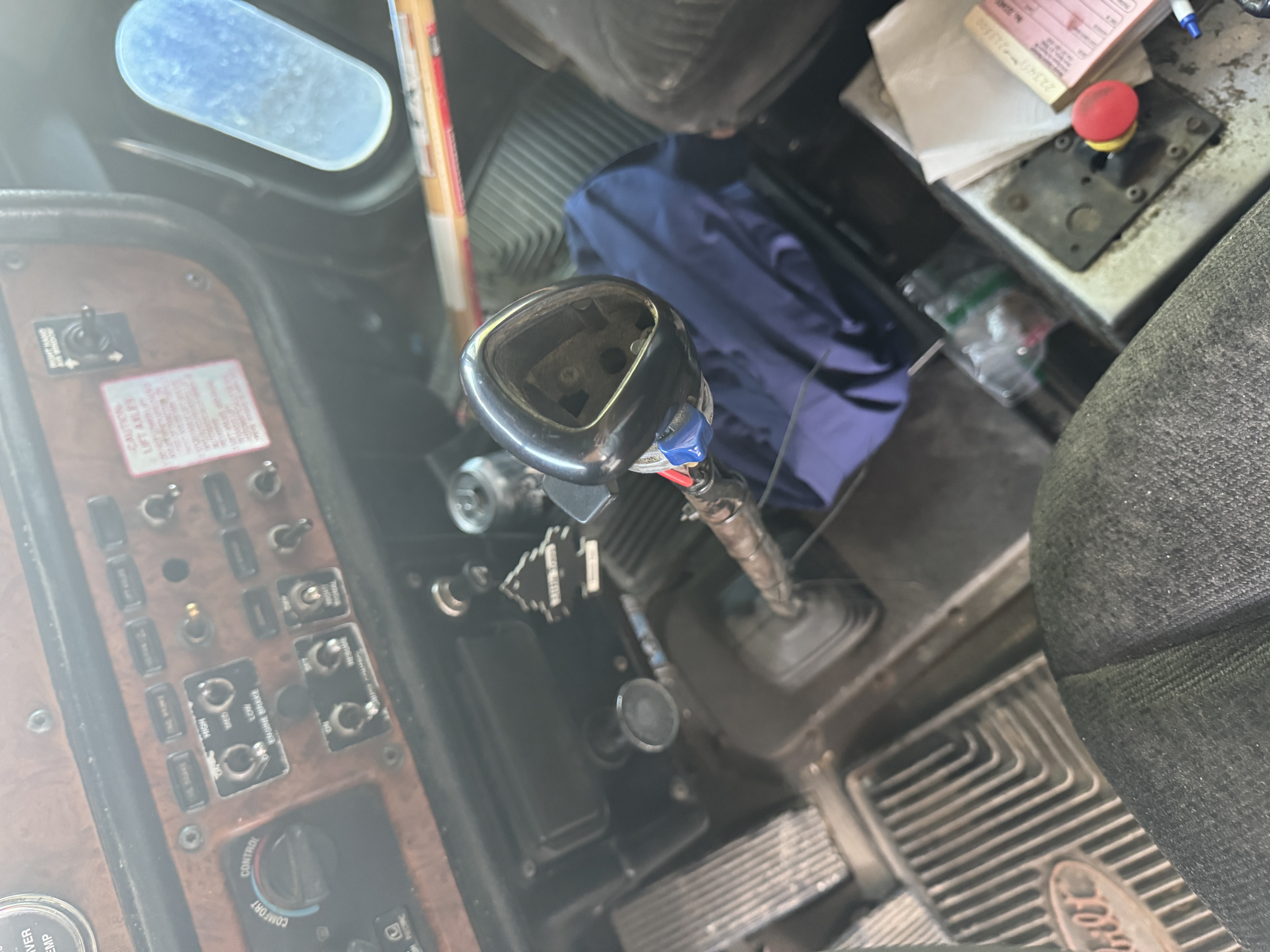 2004 PETERBILT 357 - Image 11