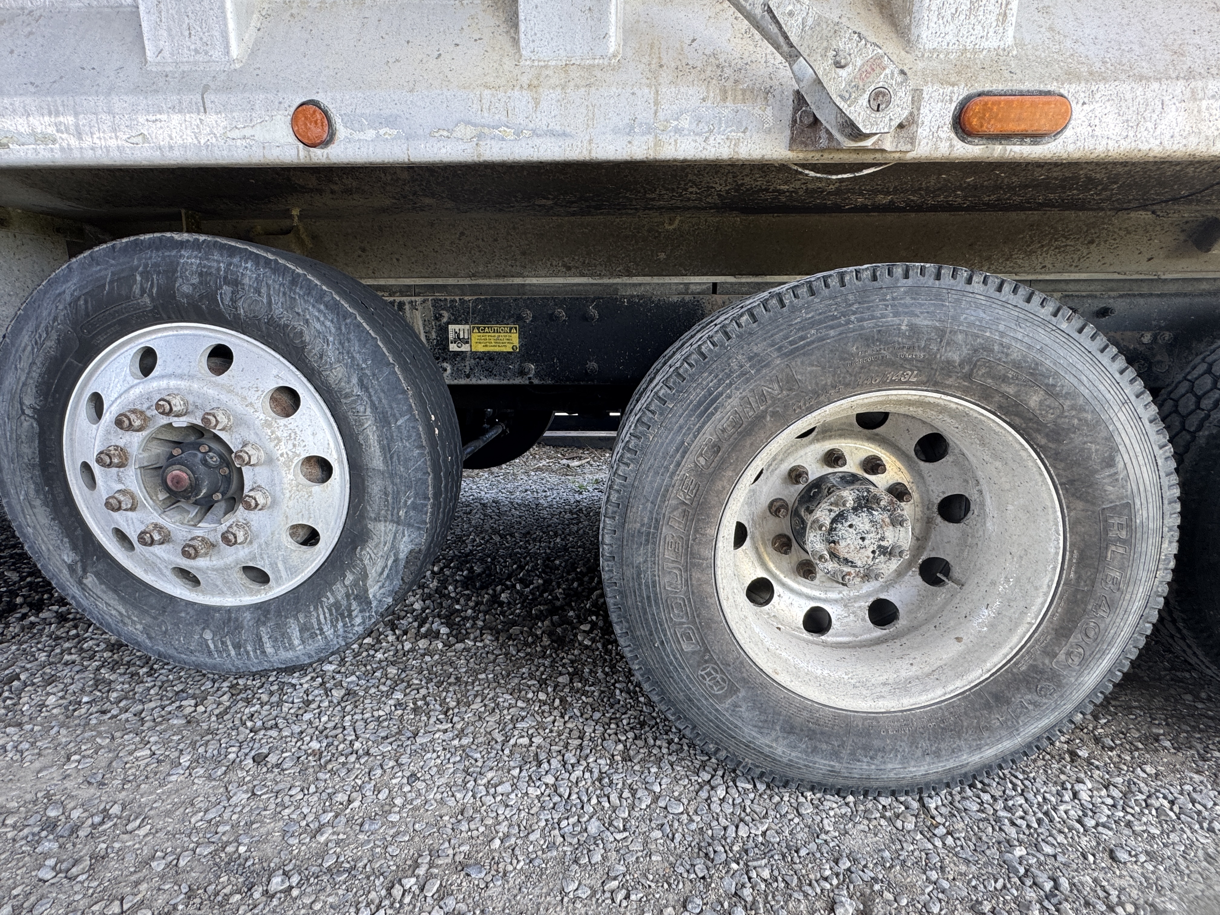 2004 PETERBILT 357 - Image 16