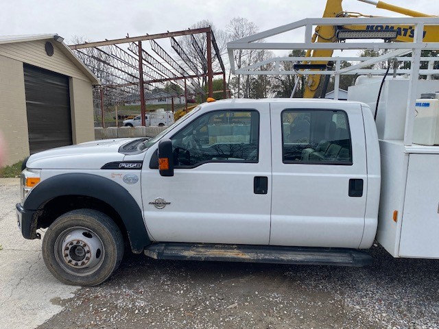 2014 FORD F-550 - Image 6