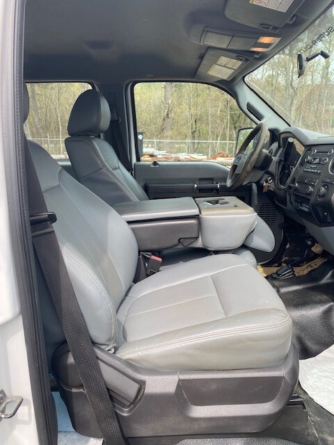 2014 FORD F-550 - Image 28
