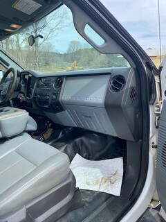 2014 FORD F-550 - Image 30