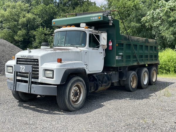 2001 MACK RD 690S Tri Axle