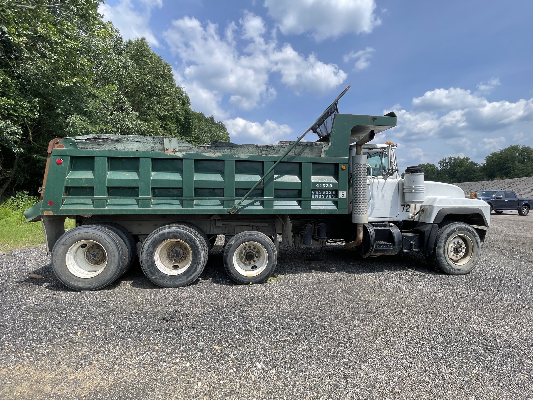 2001 MACK RD 690S Tri Axle - Image 4