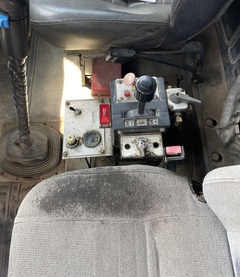 2001 MACK RD 690S Tri Axle - Image 7