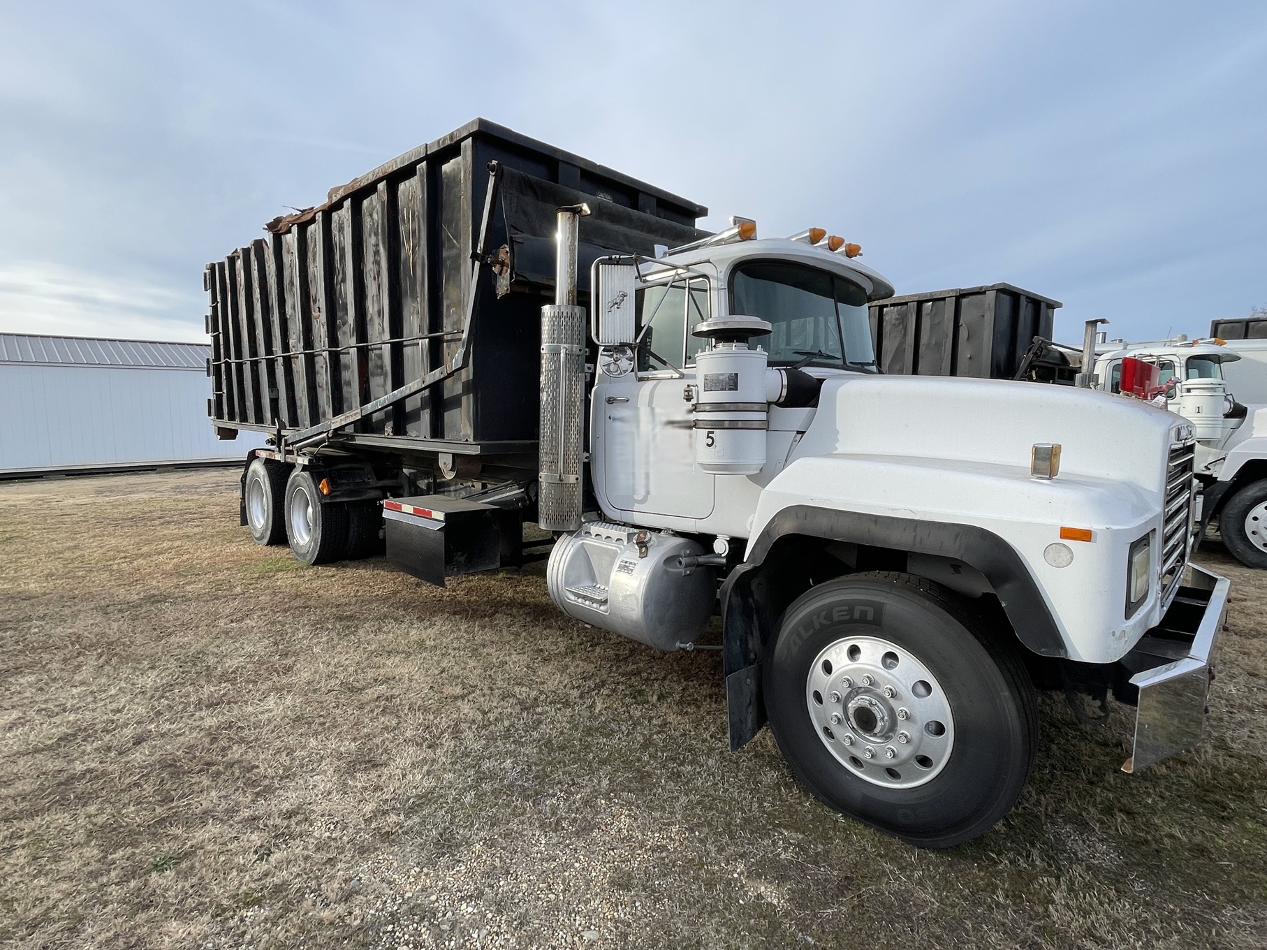 1997 MACK RD688S - view 7 of 42