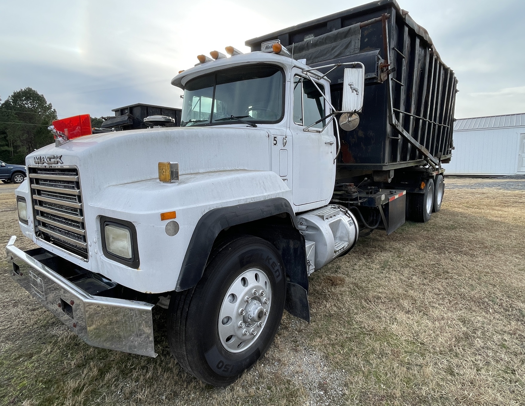 1997 MACK RD688S - view 1 of 42