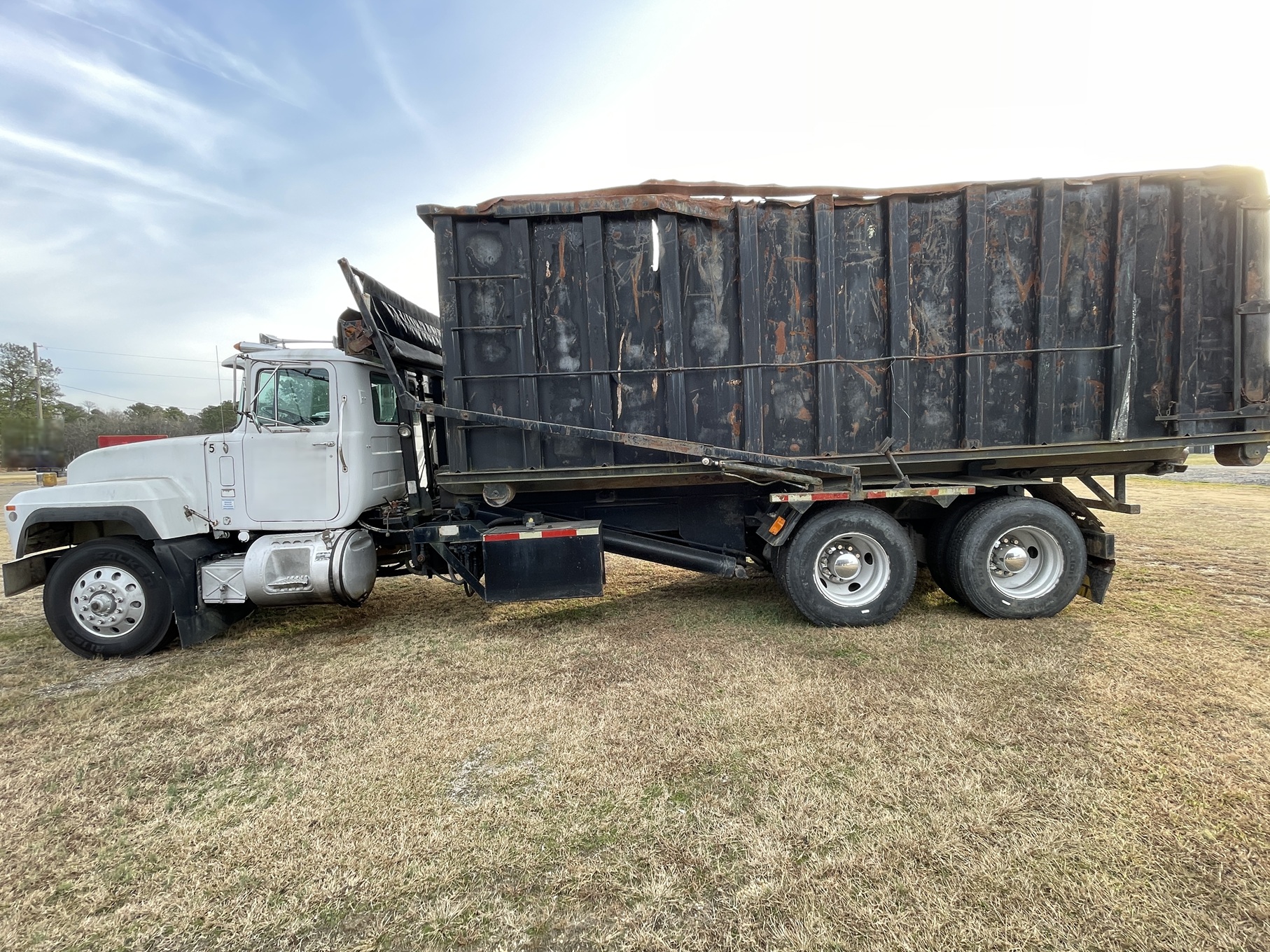 1997 MACK RD688S - view 2 of 42