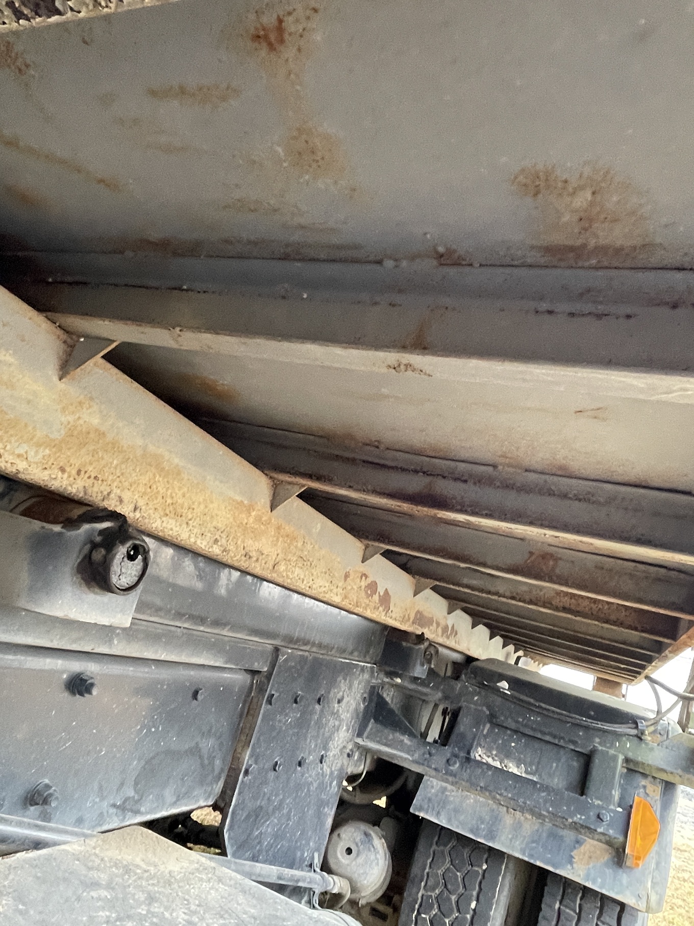 1997 MACK RD688S - Image 26