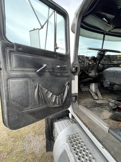 1997 MACK RD688S - Image 9