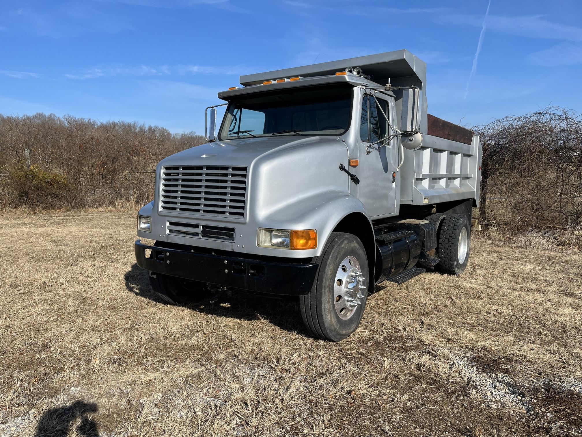 1997 INTERNATIONAL 8100 Dump Truck
