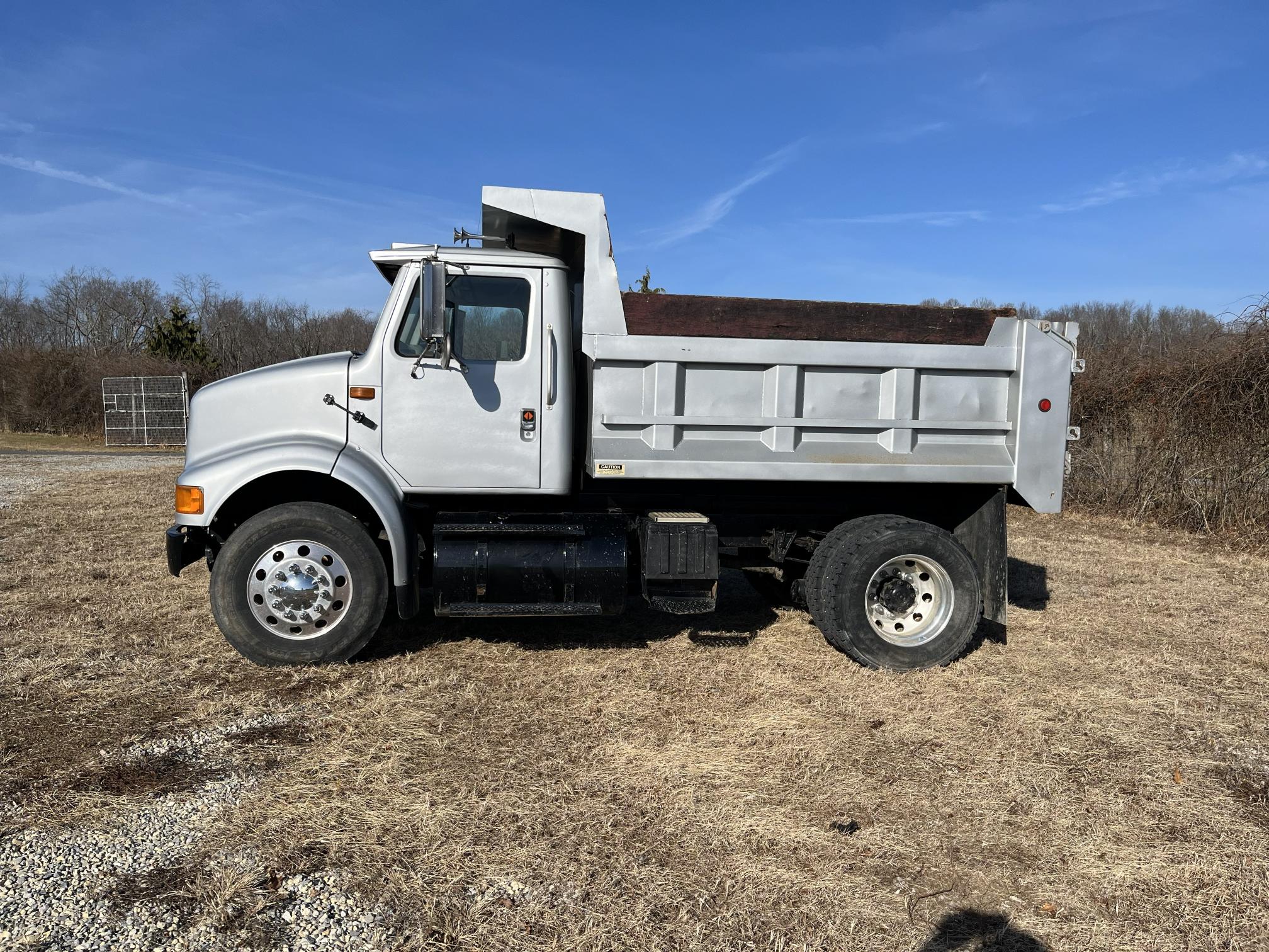 1997 INTERNATIONAL 8100 Dump Truck - Image 2