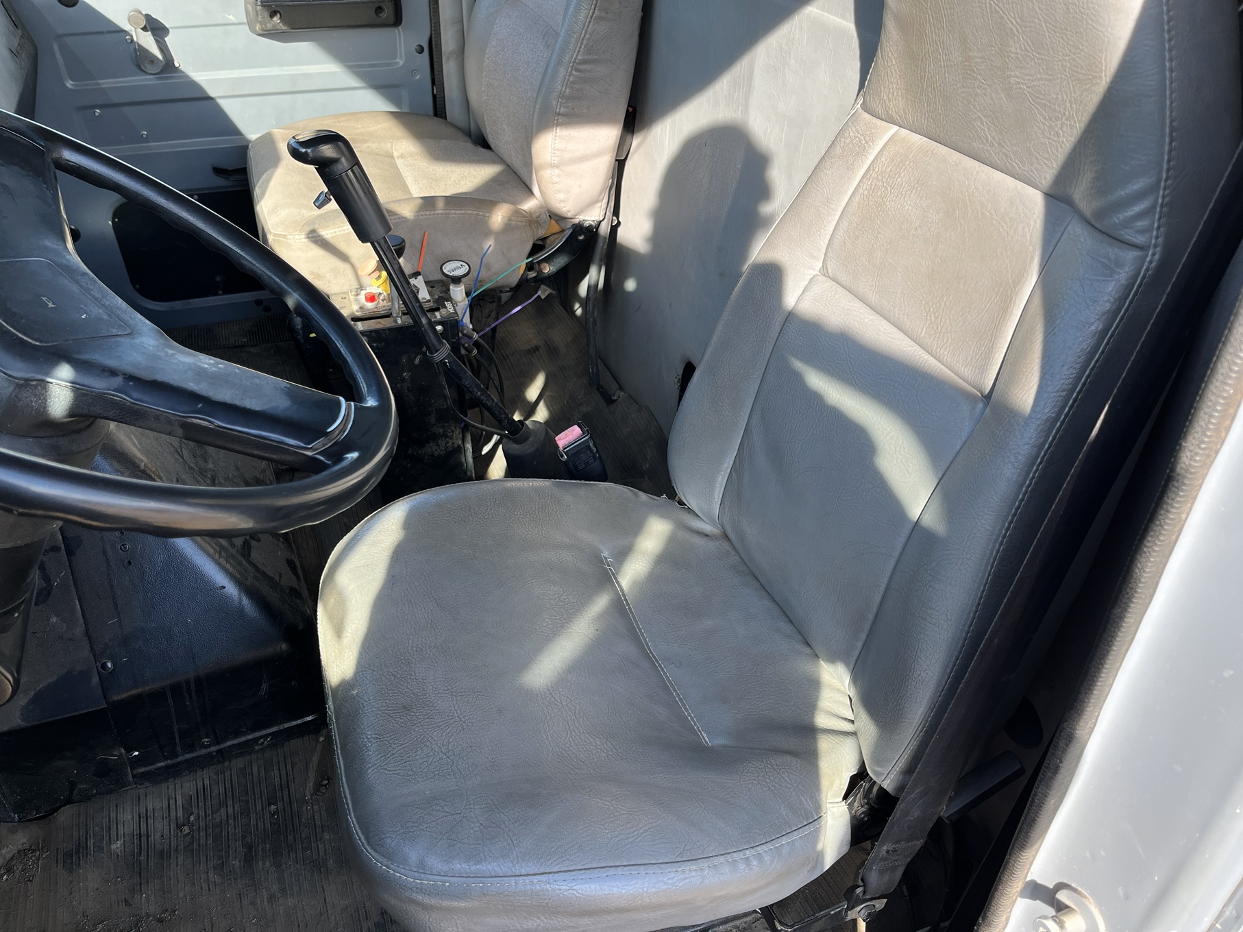 1997 INTERNATIONAL 8100 Dump Truck - Image 12