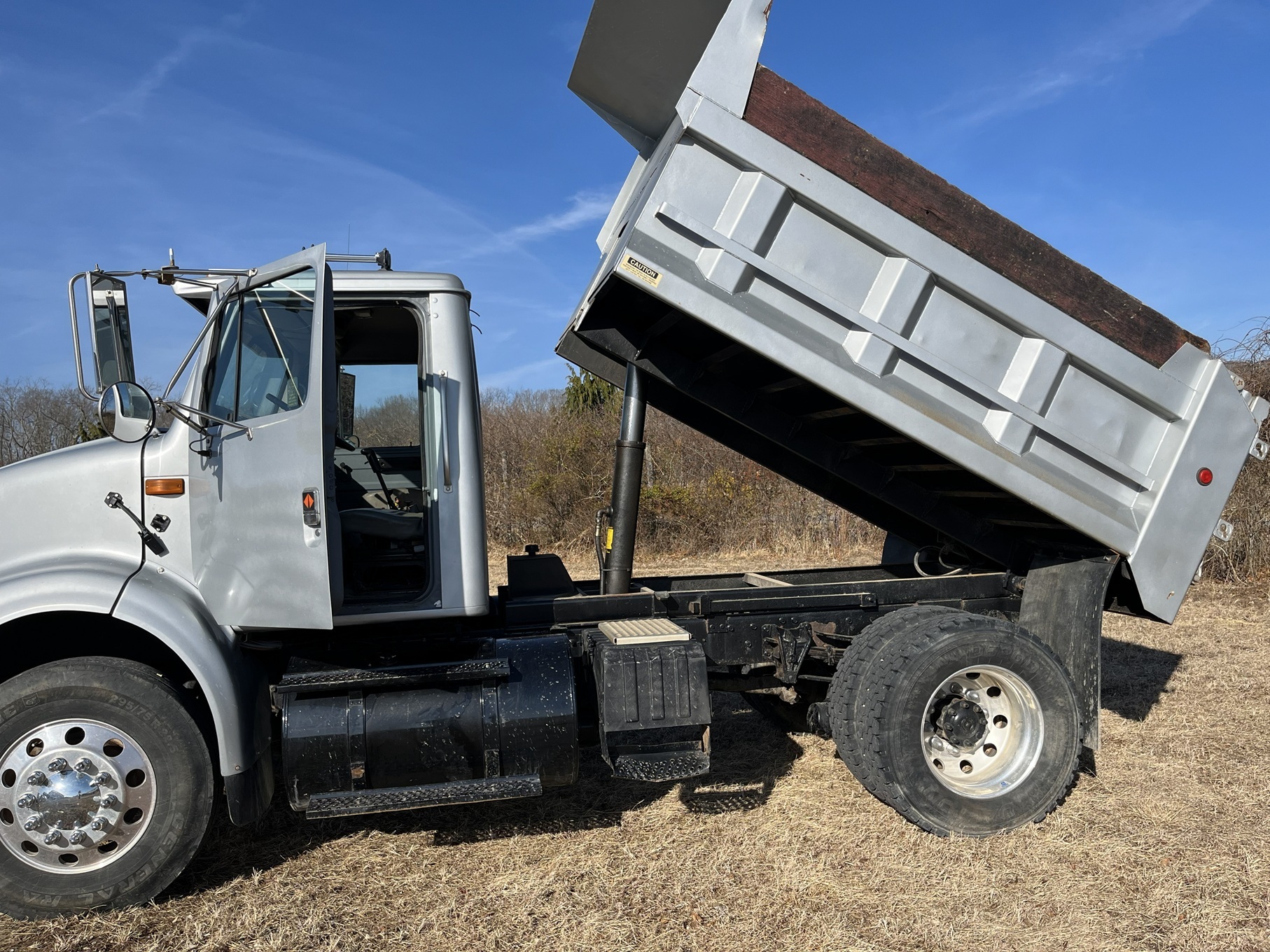 1997 INTERNATIONAL 8100 Dump Truck - Image 5