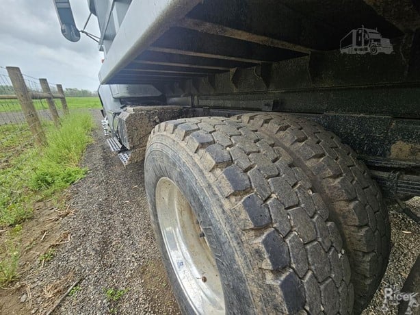 1997 INTERNATIONAL 8100 Dump Truck - Image 19