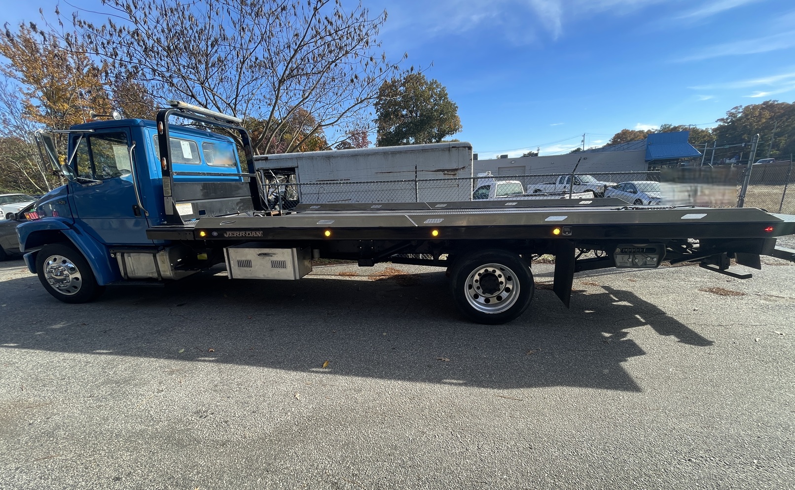 2005 FREIGHTLINER FL70 - Image 7