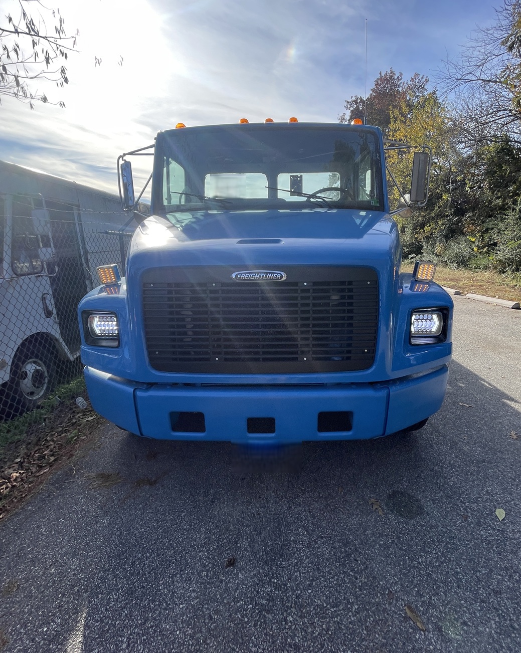 2005 FREIGHTLINER FL70 - Image 4