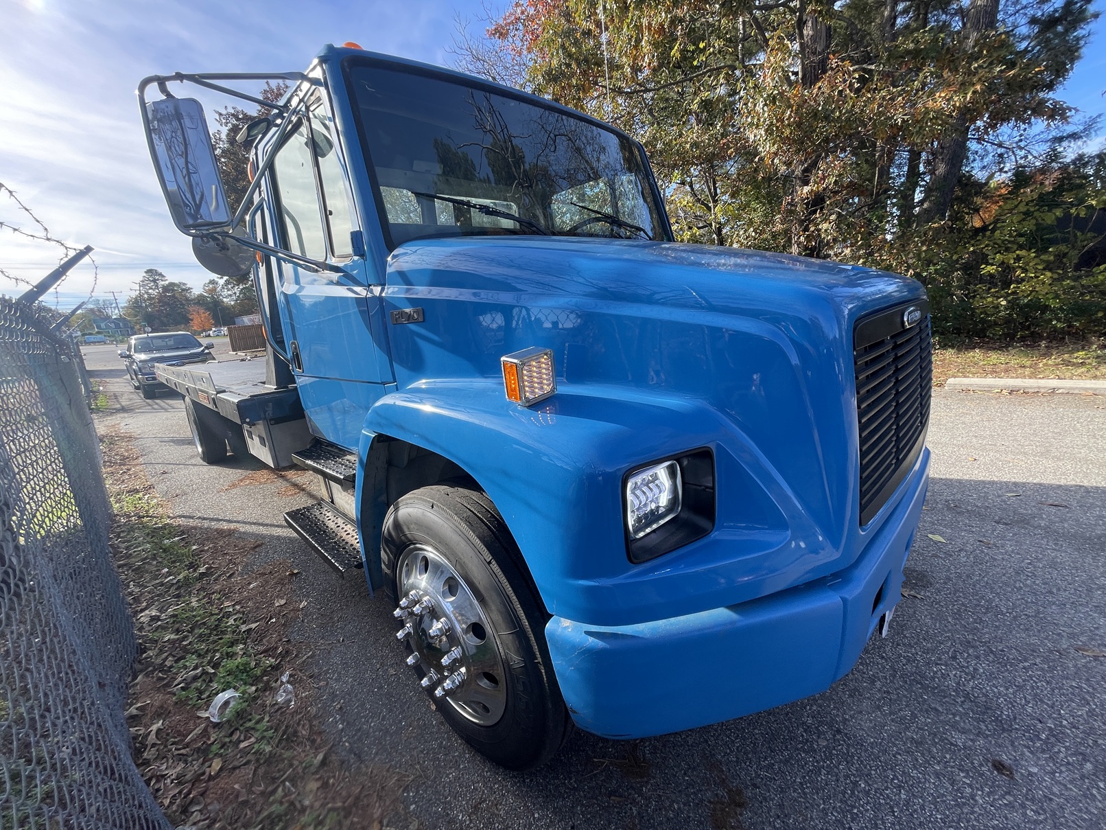2005 FREIGHTLINER FL70 - Image 3