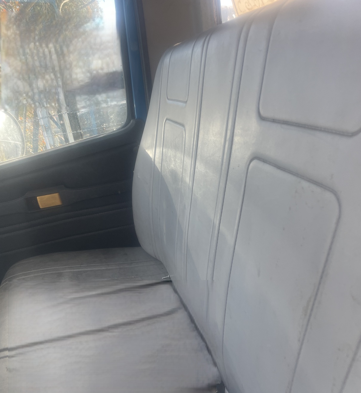 2005 FREIGHTLINER FL70 - Image 24