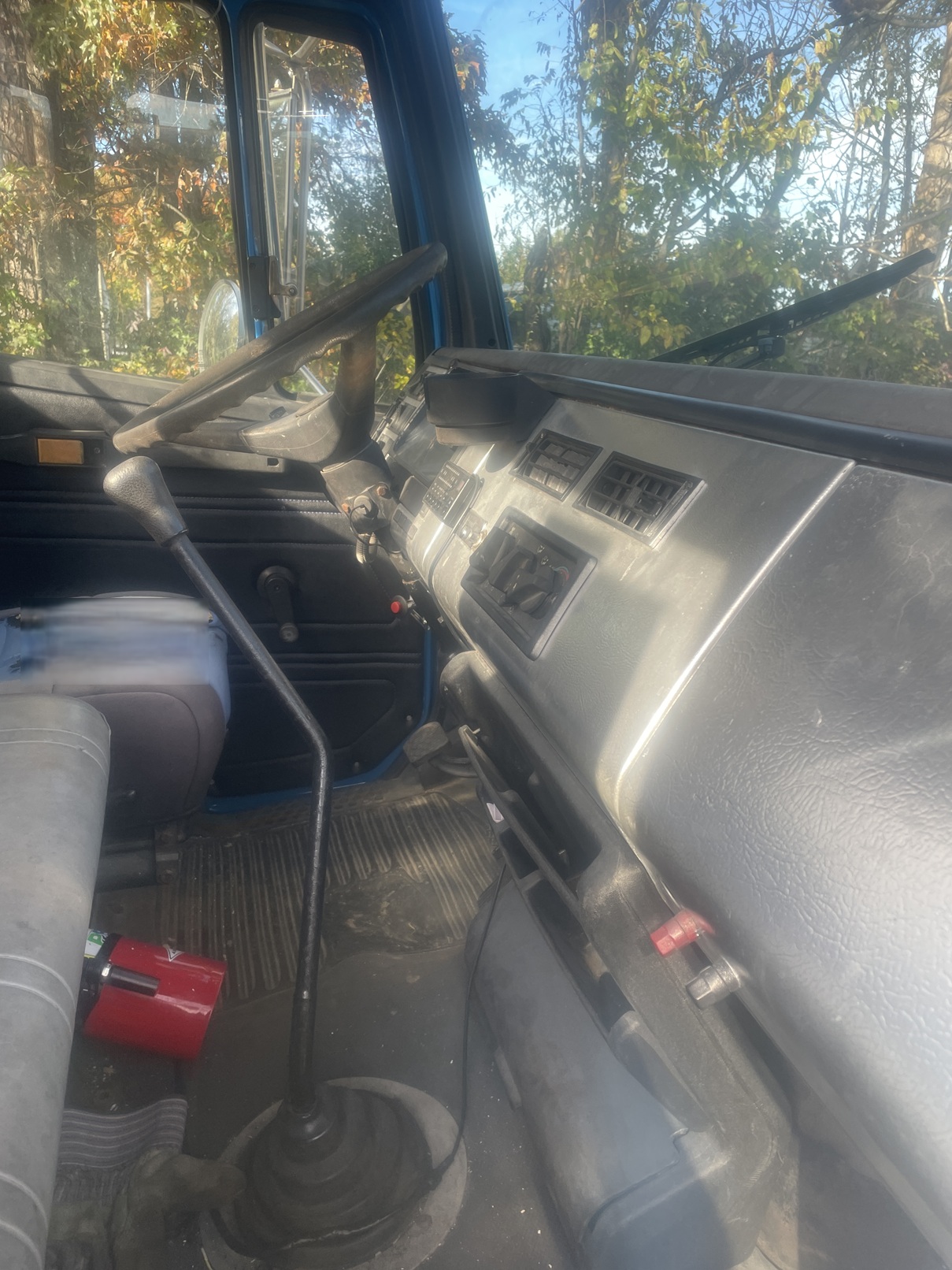 2005 FREIGHTLINER FL70 - Image 22