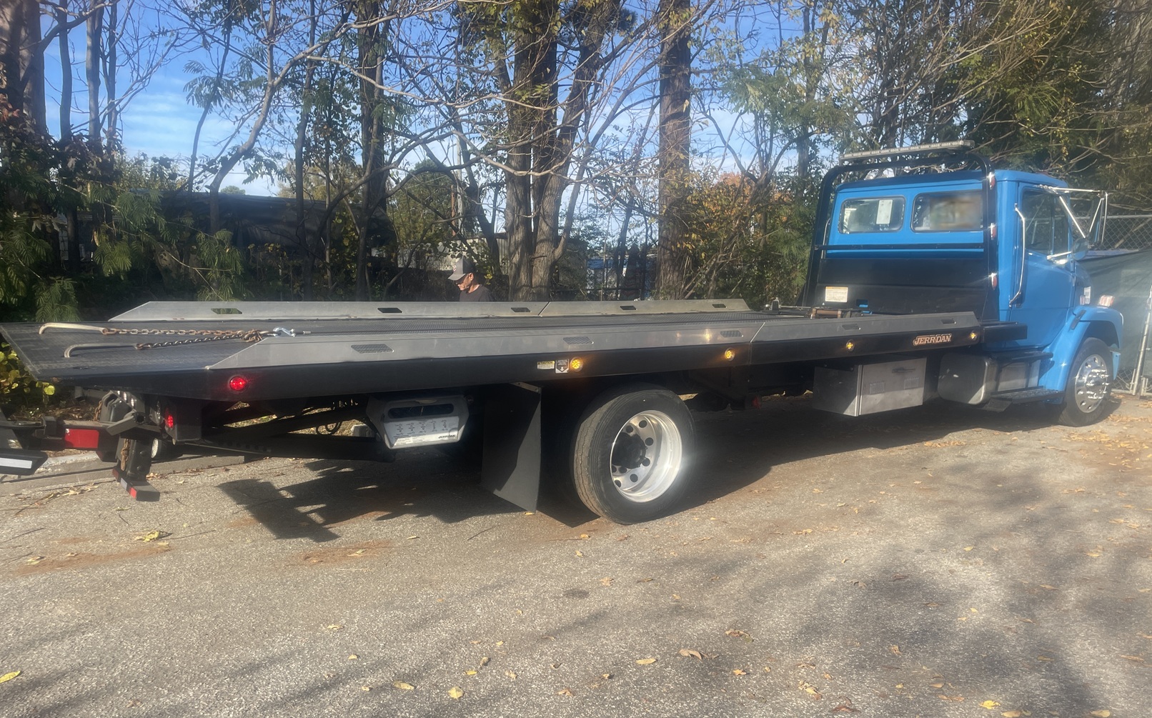 2005 FREIGHTLINER FL70 - Image 11