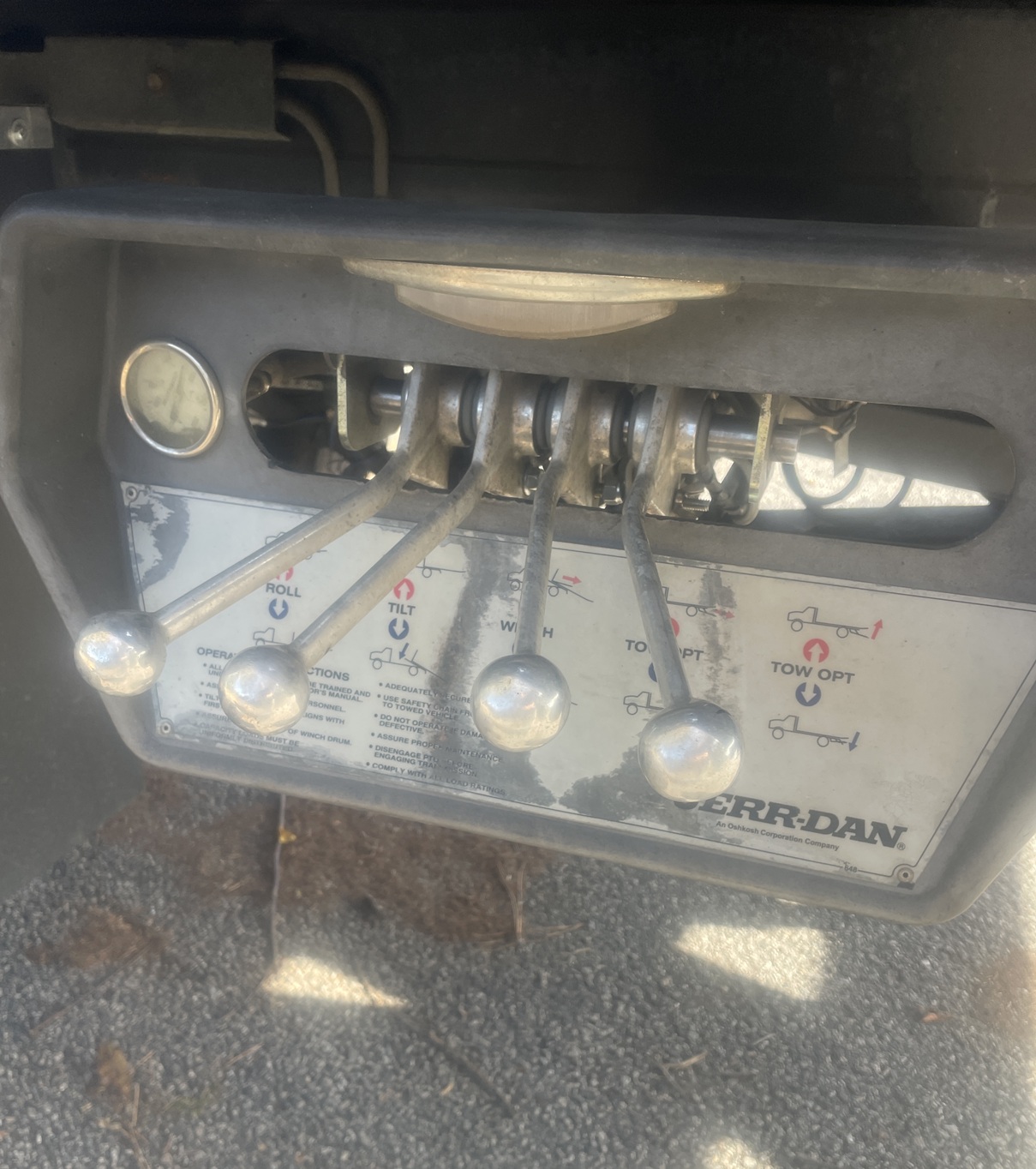 2005 FREIGHTLINER FL70 - Image 14