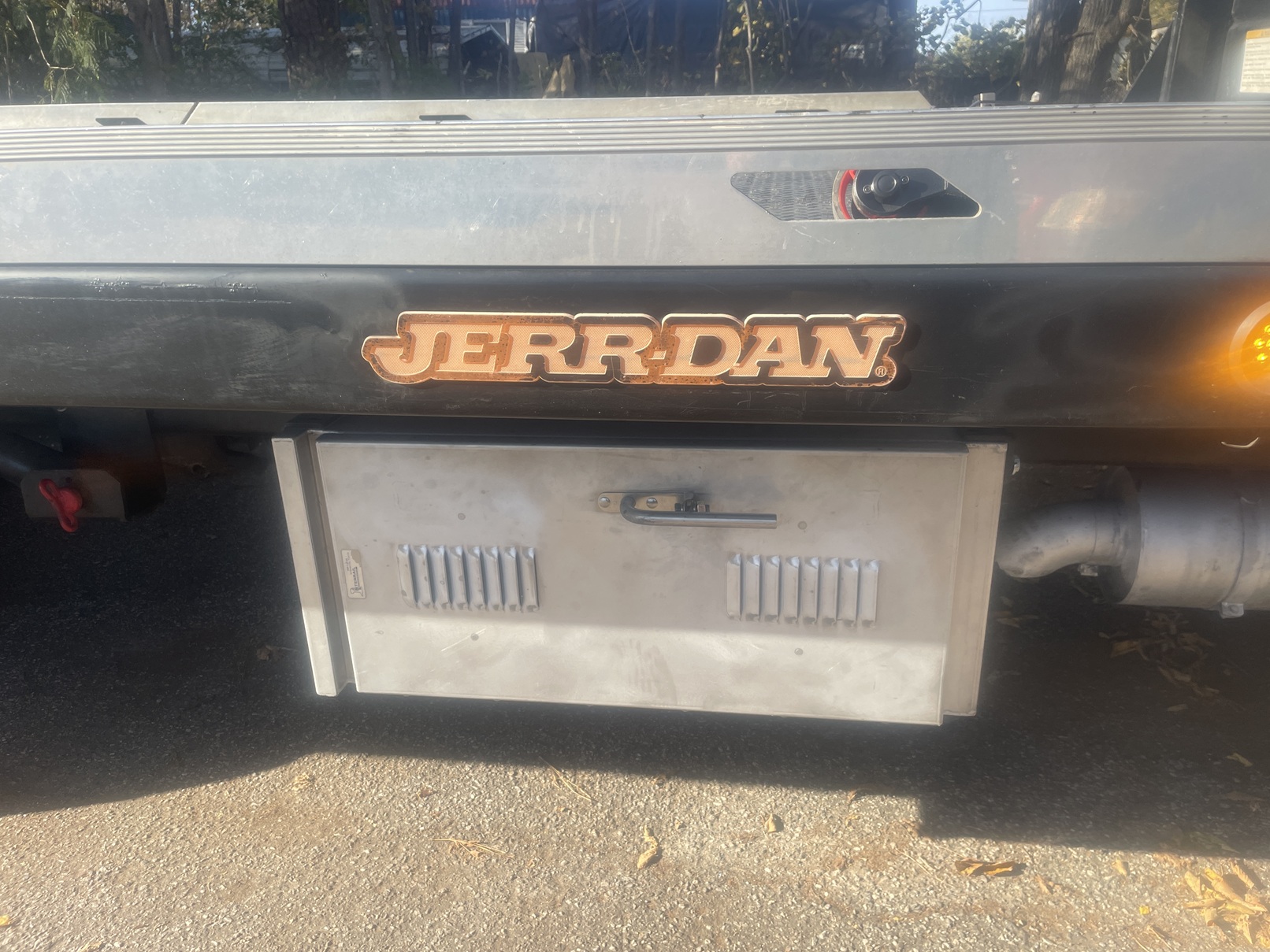 2005 FREIGHTLINER FL70 - Image 29