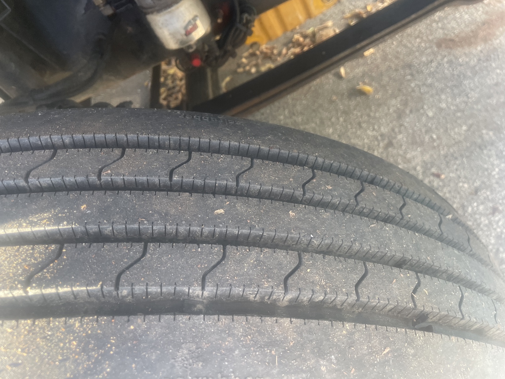 2005 FREIGHTLINER FL70 - Image 38