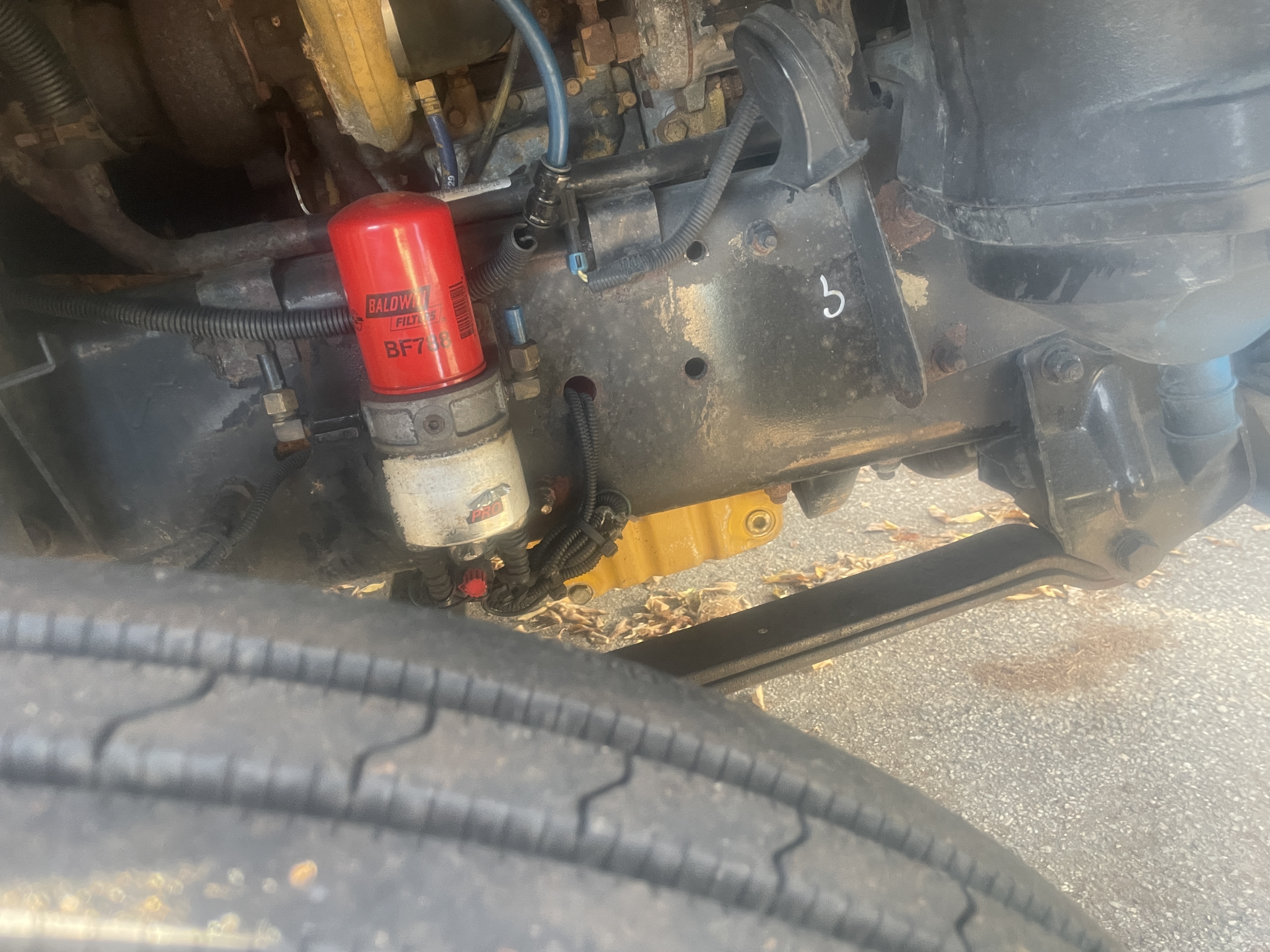 2005 FREIGHTLINER FL70 - Image 35