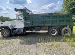 1993 MACK RD 690S - Image 2