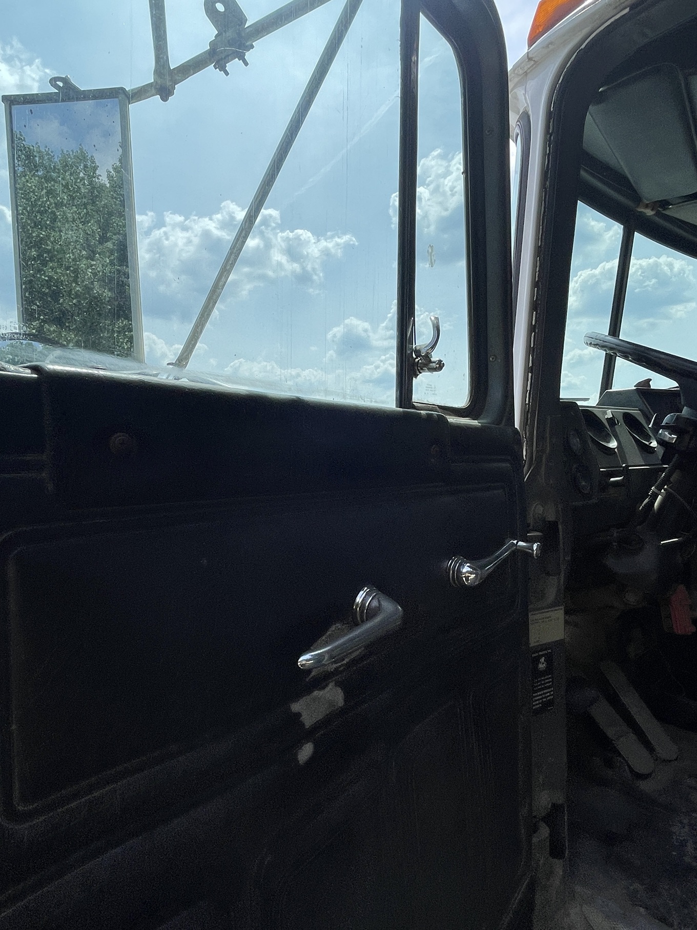 1993 MACK RD 690S - view 9 of 22