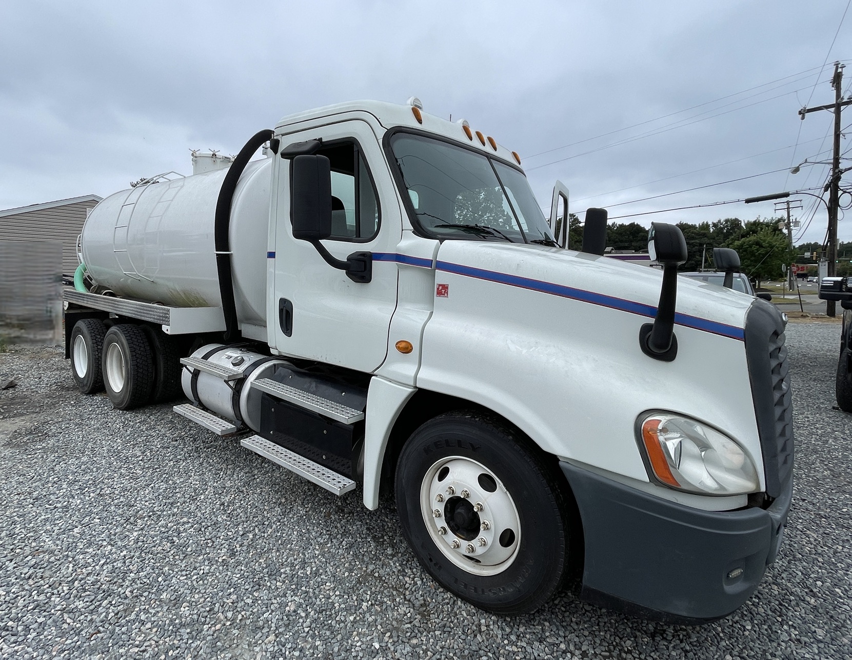 2013 FREIGHTLINER Cascadia 125 Vacuum - Image 5