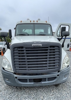 2013 FREIGHTLINER Cascadia 125 Vacuum - Image 4