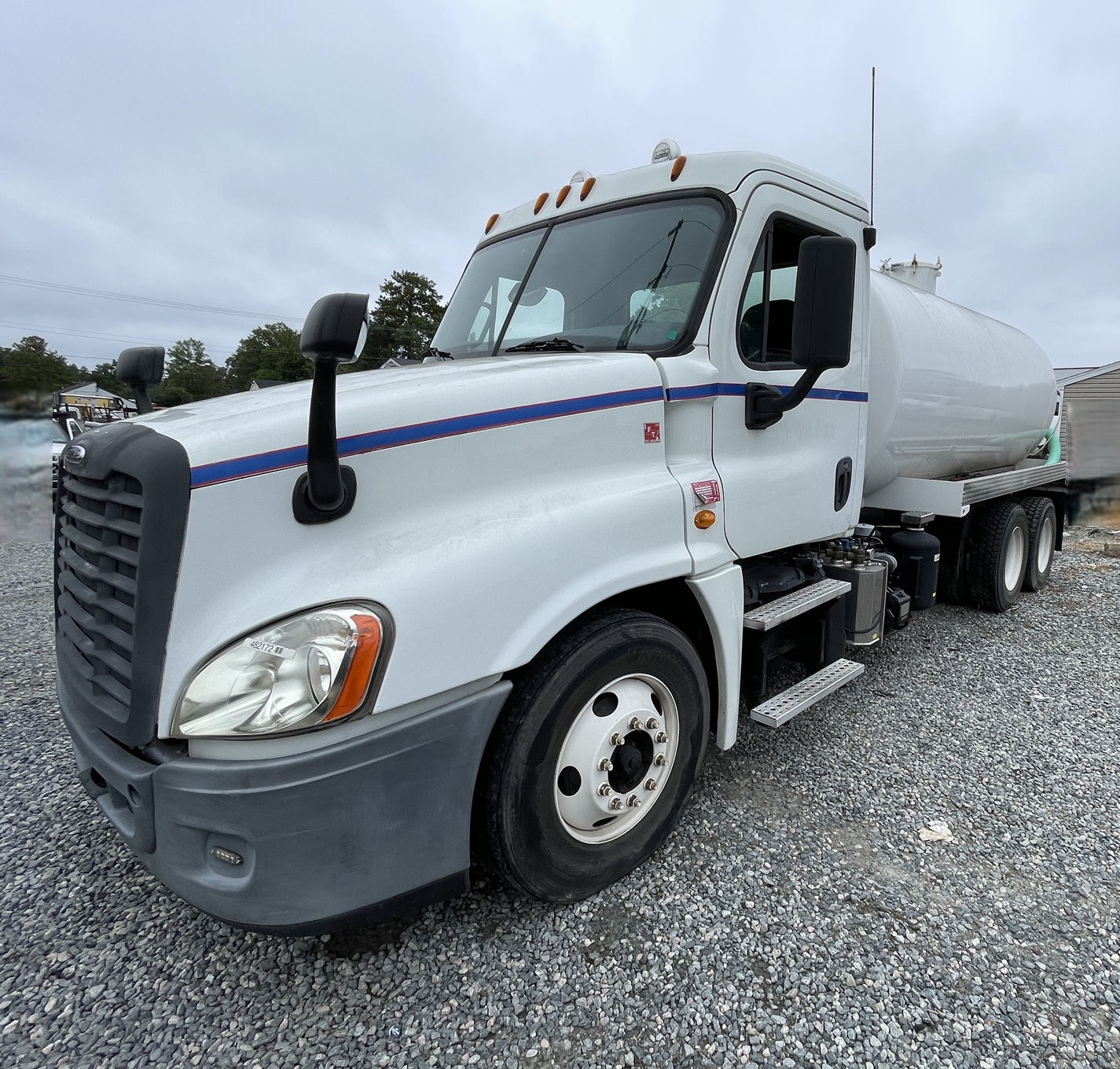 2013 FREIGHTLINER Cascadia 125 Vacuum - Image 3