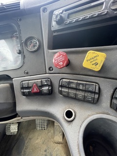 2012 FREIGHTLINER Cascadia - Image 13