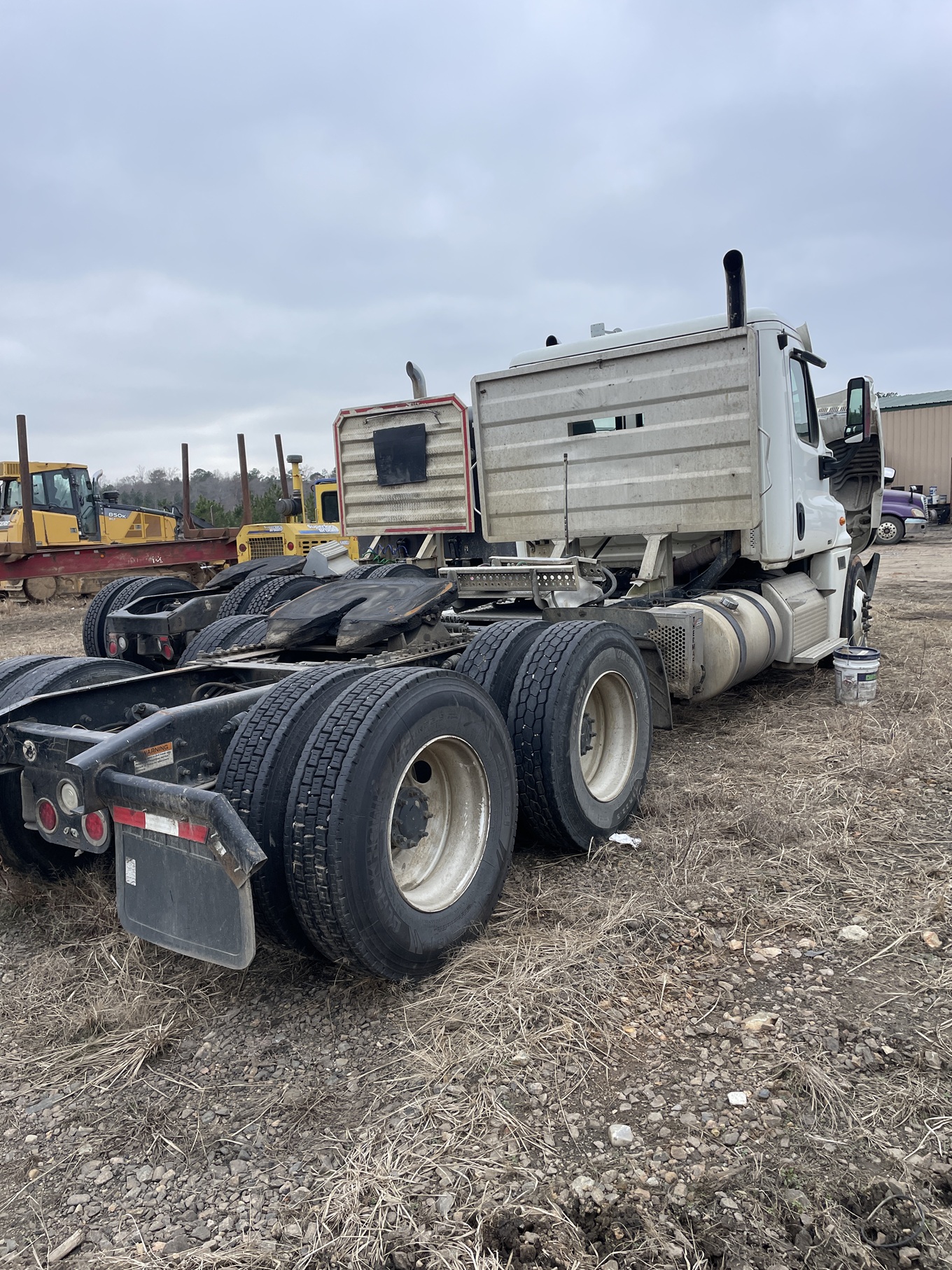 2012 FREIGHTLINER Cascadia - view 4 of 15
