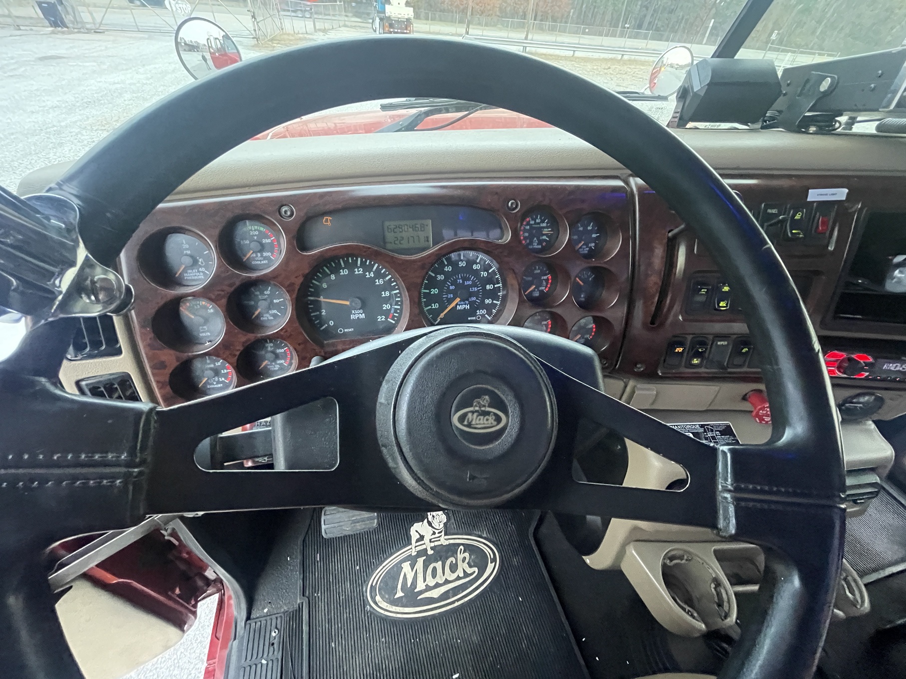 2001 MACK CHU613 - Image 28