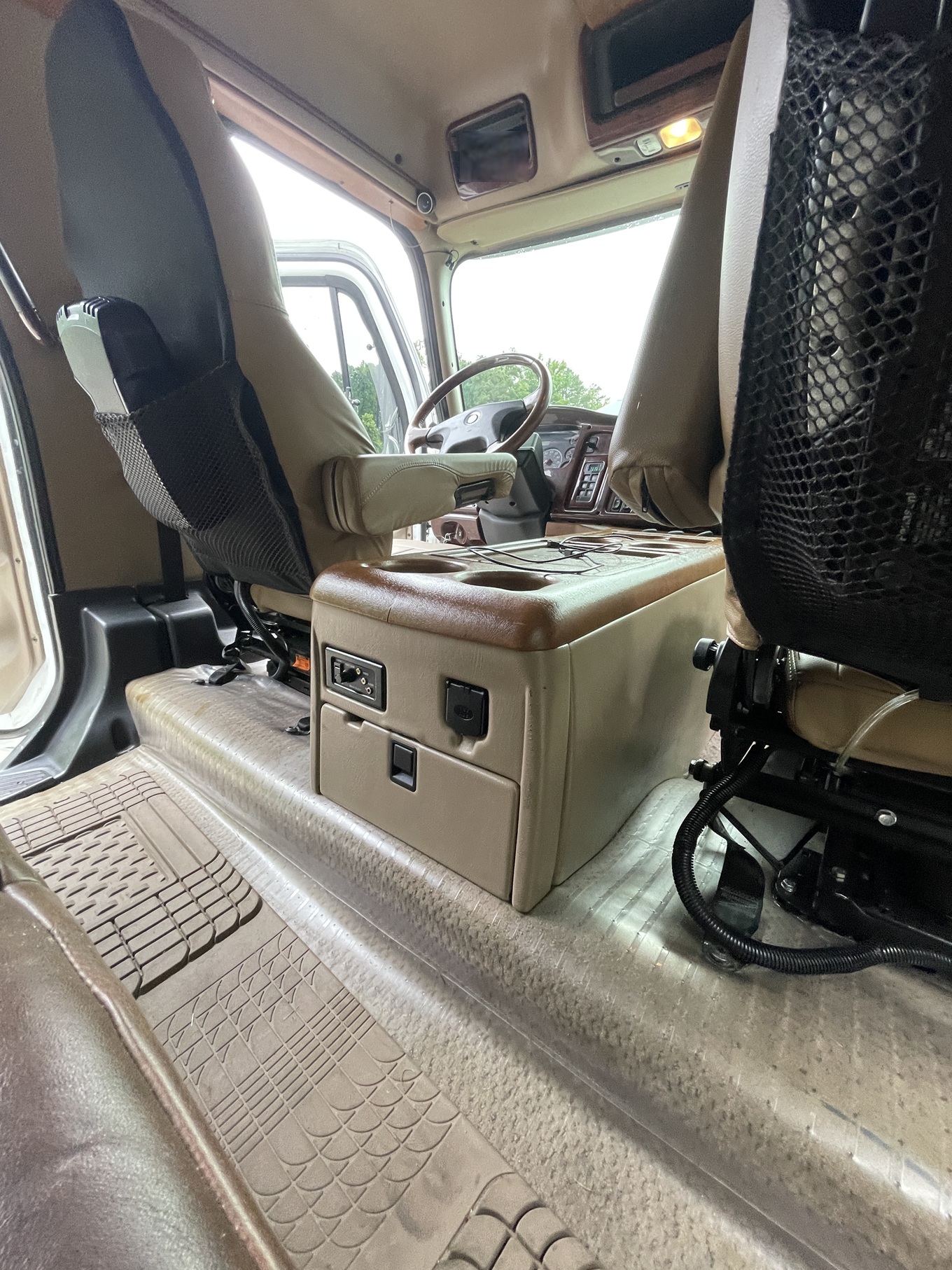 2007 FREIGHTLINER M2 Sport Chassis - Image 24