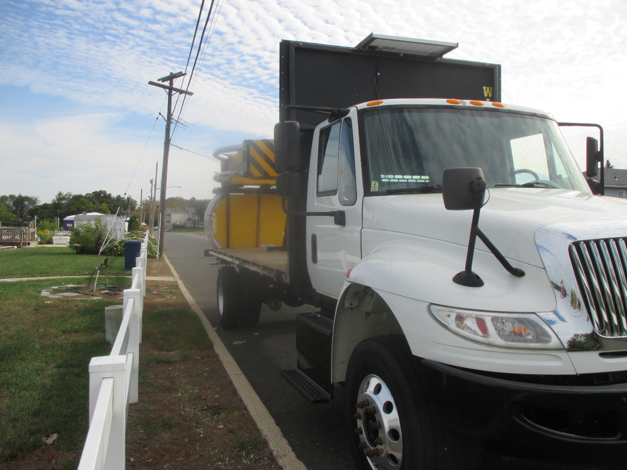 2017 INTERNATIONAL 4300 Attenuator - Image 3