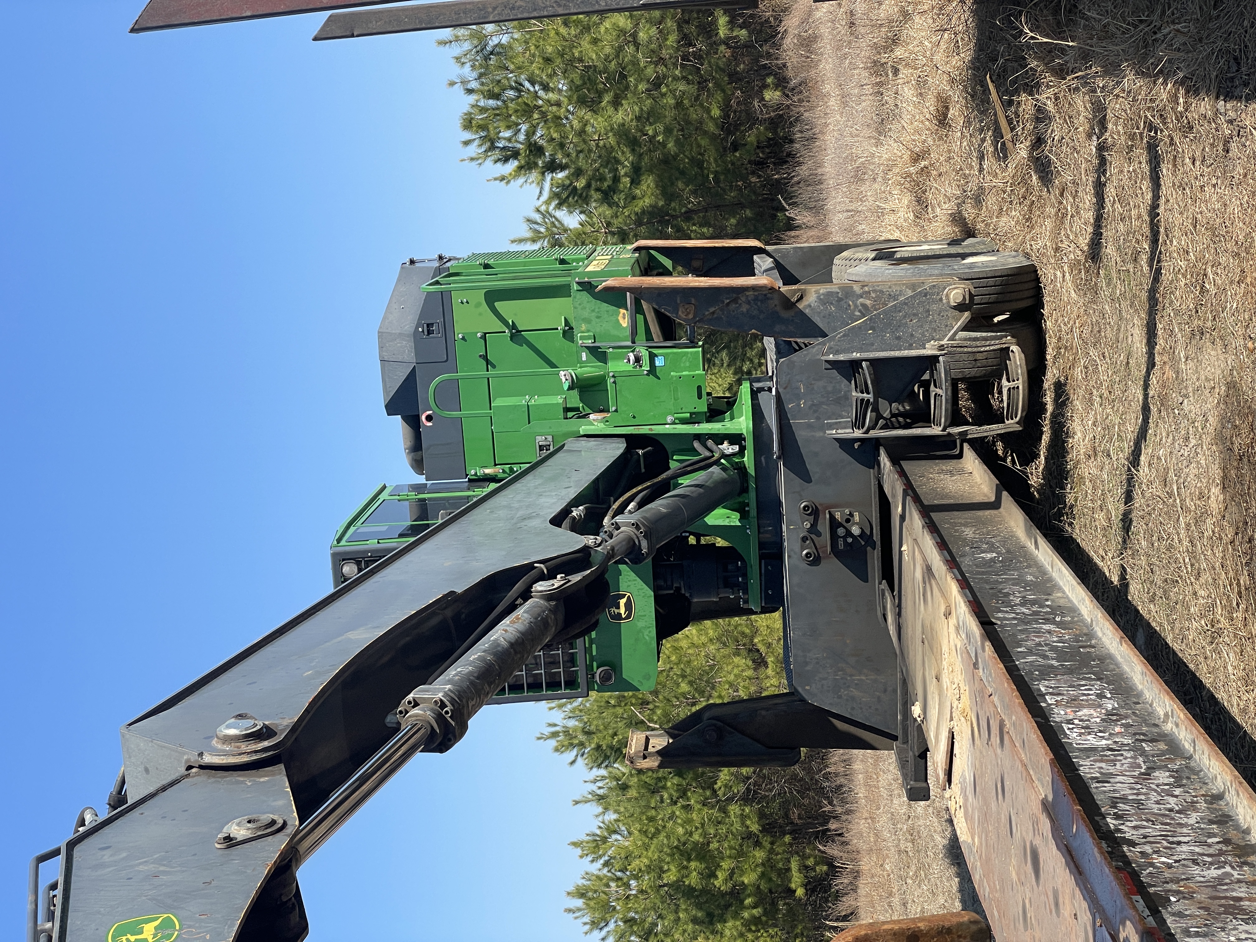 2017 JOHN DEERE 437E Knuckleboom Loader - view 2 of 27