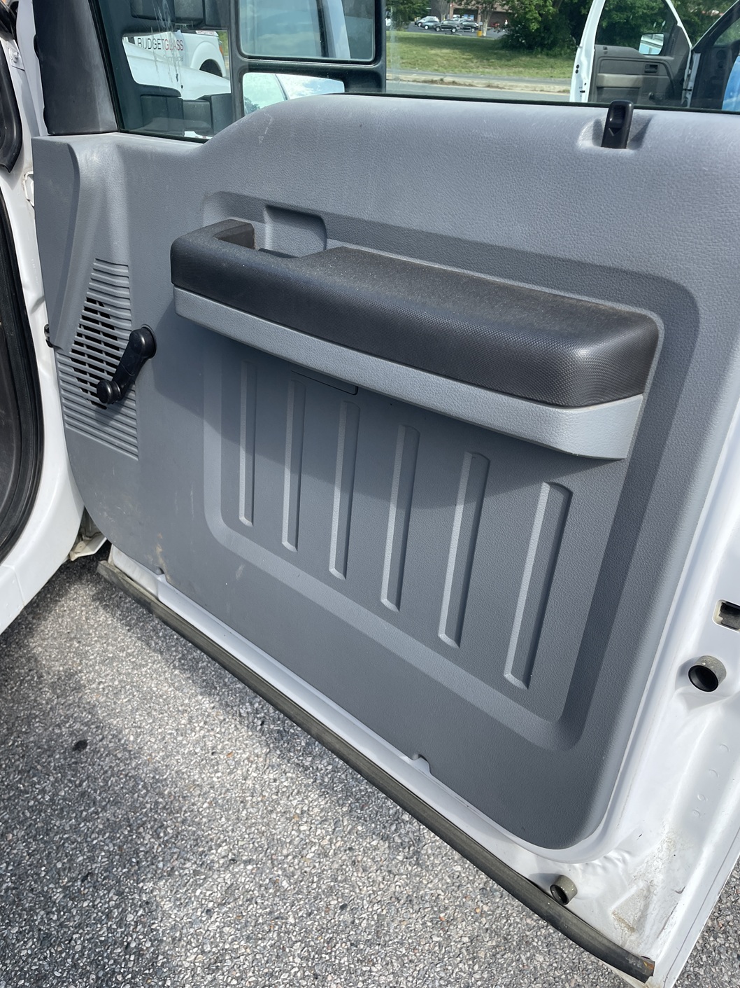 2013 FORD F250 Super Duty Glass Truck - Image 16