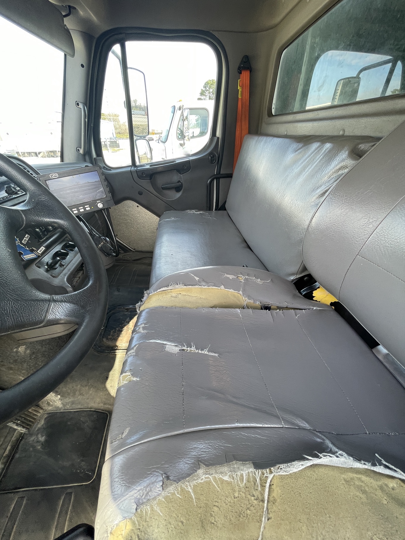 2021 FREIGHTLINER M2 Refuse - Image 12