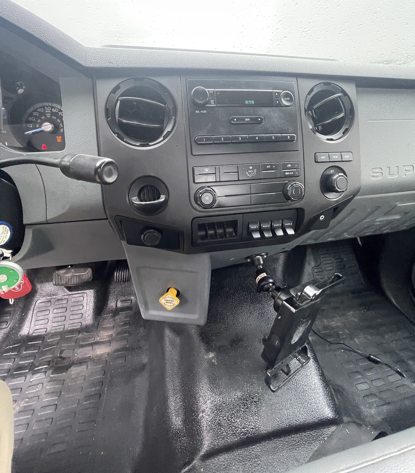 2015 FORD F750 XL SD Flatbed - Image 14