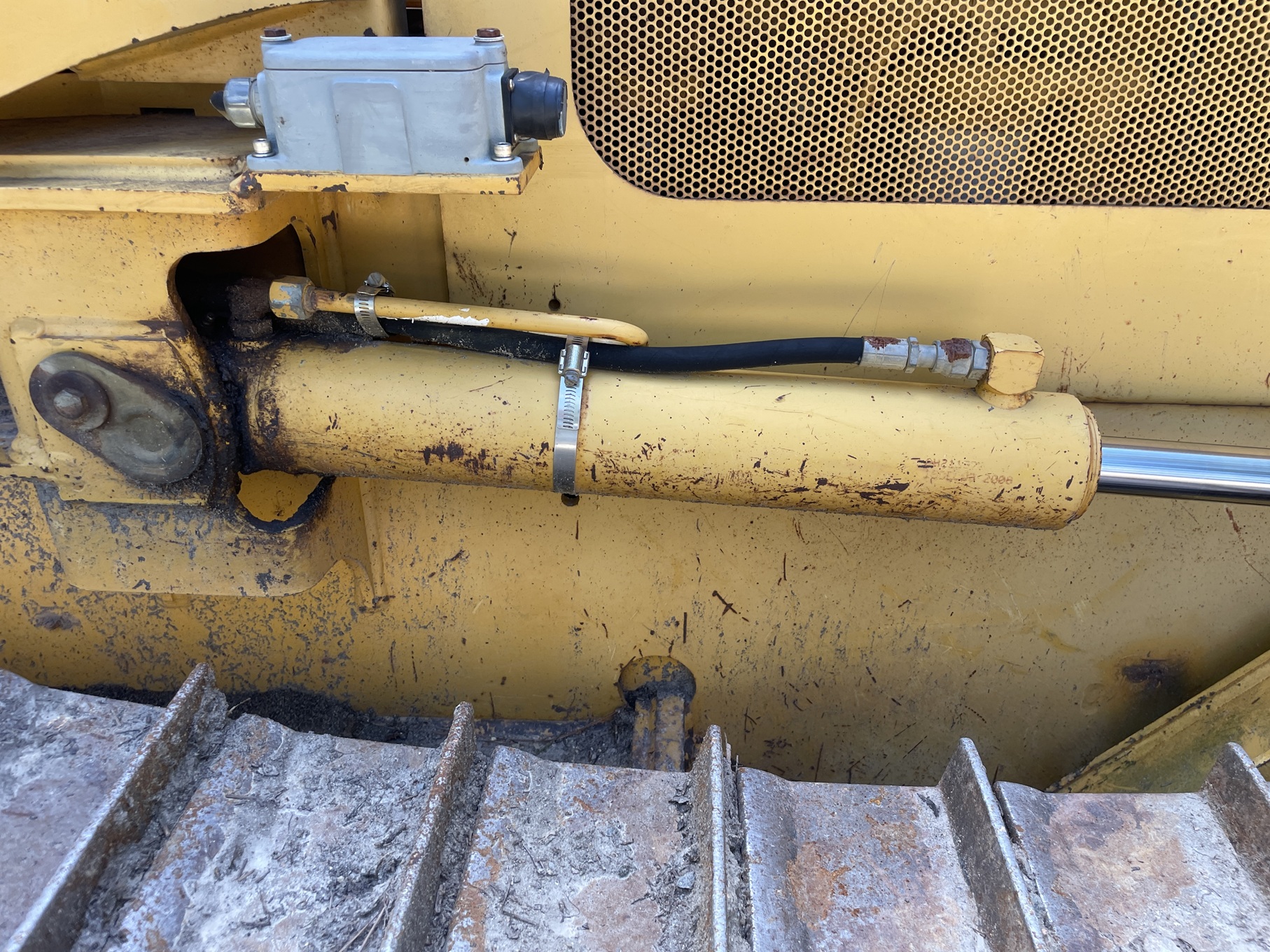 2002 DEERE 550H LGP - Image 24